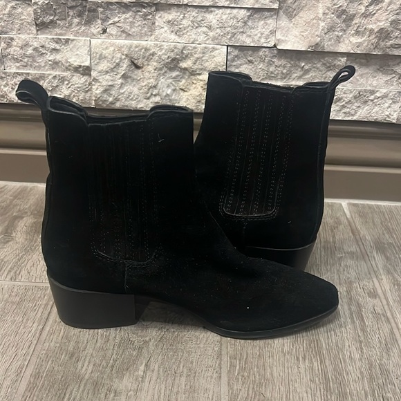 Banana Republic Black Ankle Boots with Pointed Toe and Textured Fabric - Picture 5 of 10